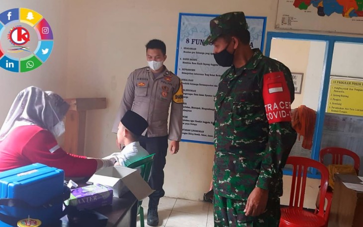 Berikan Rasa Aman, Bhabinkamtibmas dan Babinsa di Majalengka Terus Pantau Kegiatan Vaksinasi Covide-19