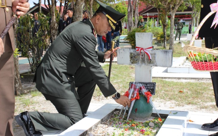  Dandim Palangka Raya saat ikut Ziarah ke Makam Pahlawan