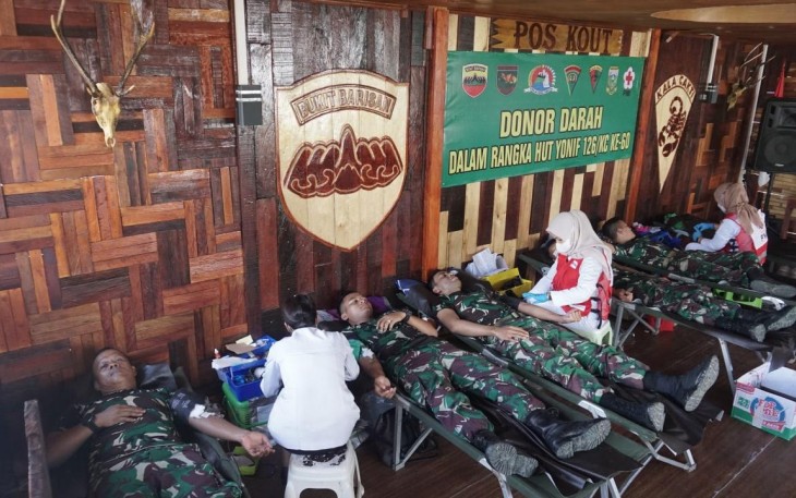 Satgas Yonif 126/KC Laksanakan Donor Darah di Perbatasan RI-PNG