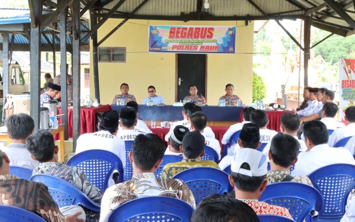 Kapolres Kaur Polda Bengkulu AKBP Dwi Agung Setyono, S.IK, MH, pagi hari kemarin Kamis (24/11) saat menggelar kegiatan inovasi pelayanan kepolisian yang diberi nama “BEGABUS” (Berdiskusi Gaet Aspirasi Beserta Usul dan Saran).