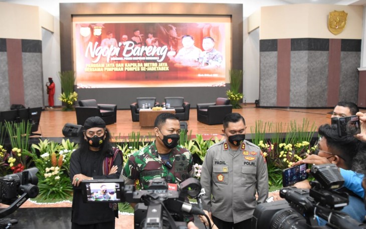 Pangdam Jaya dan Kapolda Metro Jaya saat diwawancarai awak media