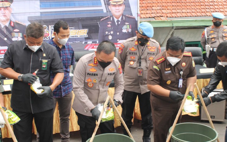 Pemusnahan terhadap puluhan kilogram barang bukti narkoba 