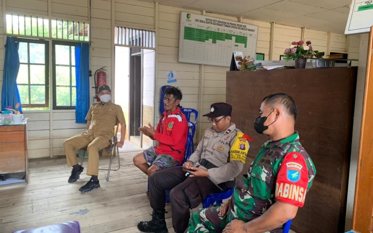 Babinsa Koramil Pahandut Monitoring Pemilihan Ketua RT dan RW Kelurahan Tumbang Rungan