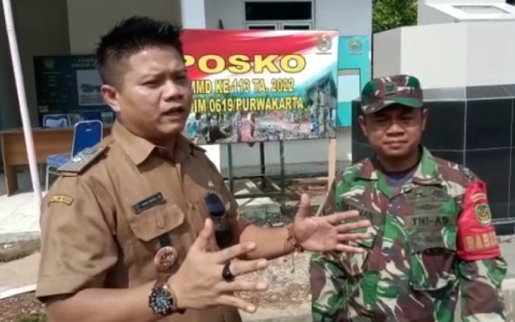 Ketua Apdesi Purwakarta saat berkunjung ke lokasi TMMD ke 113 di desa Wanawali.