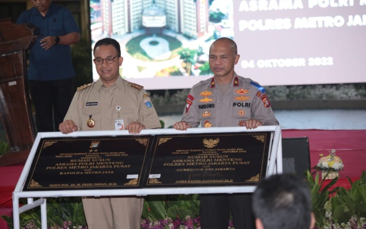 Gubernur DKI Jakarta dan Wakapolda Metro Jaya saat Resmikan Rusun Menteng Polda Metro Jaya