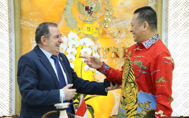 Bamsoet saat menerima Duta Besar Aljazair untuk Indonesia H.E. Mr. Lahcene Kaid Slimane, di Jakarta, Rabu (7/12/22).