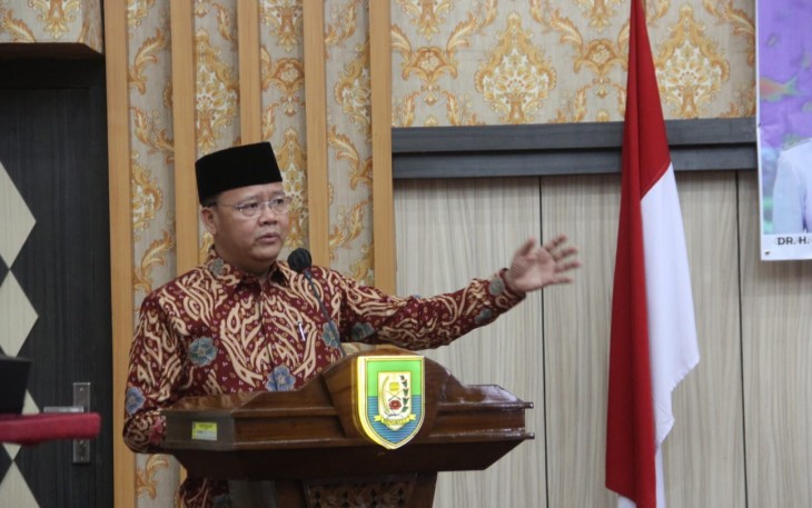 Gubernur Bengkulu Rohidin Mersyah saat membuka secara resmi sekaligus memberikan arahan pada Rapat Koordinasi Bidang Kelautan dan Perikanan Kabupaten/Kota Provinsi Bengkulu, di Ruang Pola Provinsi Bengkulu, Kamis (15/9).