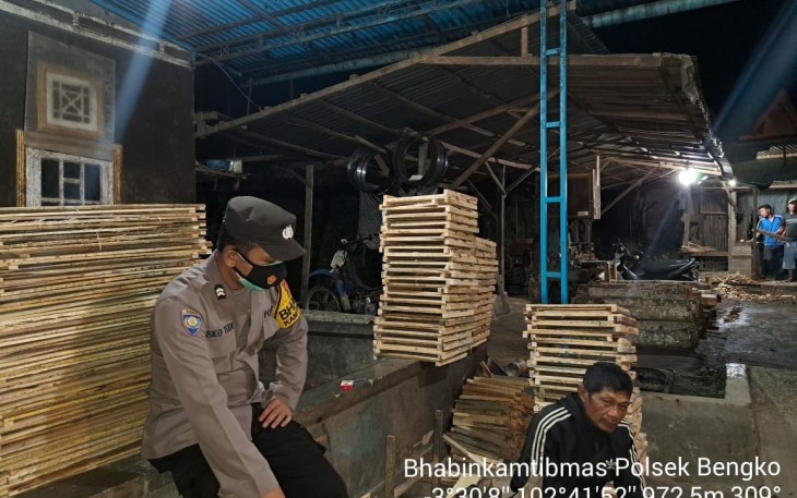 Bhabinkamtibmas Polsek Bengko Imbau Warga Soal Harkamtibmas dan Taat Prokes