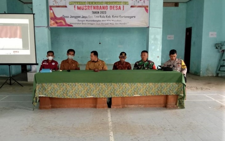 Babinsa Koramil Loa Kulu saat Hadiri Musrenbangdes