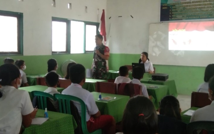 Wasbang dalam kegiatan Masa Pengenalan Lingkungan Sekolah (MPLS) siswa siswi baru di SMP Negeri 1 Atap 3 Desa Tumbang Pasangon, Kecamatan Kahut, Kabupaten Gunung Mas. 