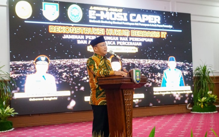 Gubernur Bengkulu Rohidin Mersyah saat memberikan sambutan usai meresmikan Aplikasi E-Mosi Caper, di Balai Raya Semarak Bengkulu, Senin (07/11).