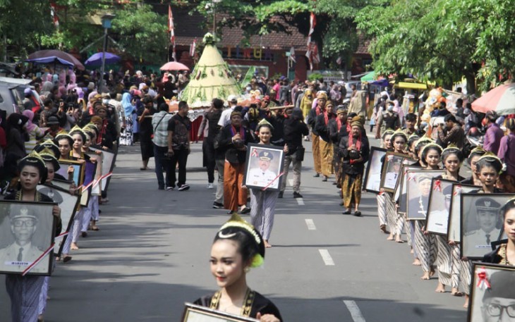 Kirab Pusaka Hari Jadi Ke-828 Kabupaten Trenggalek