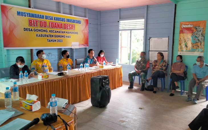 Babinsa Koramil Manuhing Dukung Program Pembangunan Desa 