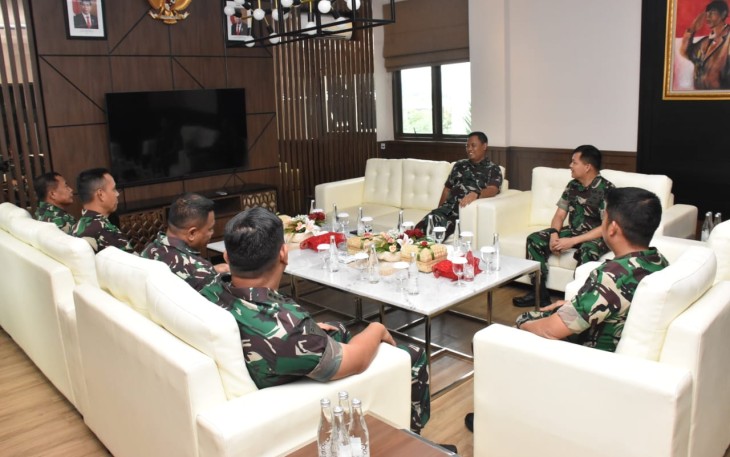 Pangdam Jaya saat Ngobrol Bareng Anggota Kodim 0504/JS