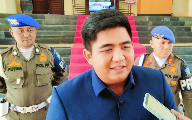 Bupati Bintan Roby Kurniawan usai rapat paripurna