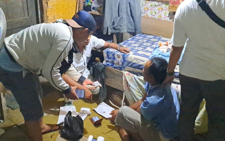 Tersangka dan barang bukti saat diamankan