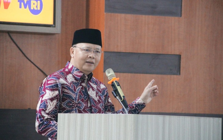 Gubernur Rohidin saat hadir dan berikan sambutan pada Sosialisasi Bengkulu Siap Migrasi Siaran Televisi Analog ke Siaran Televisi Digital, di Gedung Aula Endra Dharma Laksana Polres Kota Bengkulu, Selasa (04/10). 