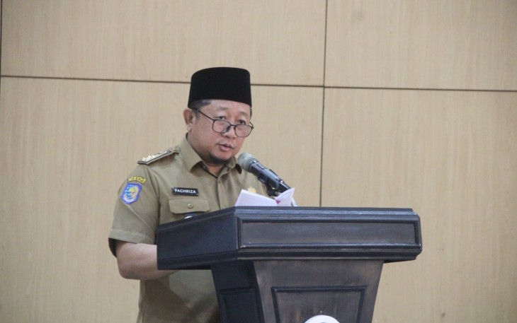 Asisten II Setda Provinsi Bengkulu Fachriza saat membuka Rakor Bidang Perekonomian Provinsi Bengkulu Tahun 2022, di aula pertemuan salah satu hotel di kawasan Anggut Kota Bengkulu, Selasa (08/11). 
