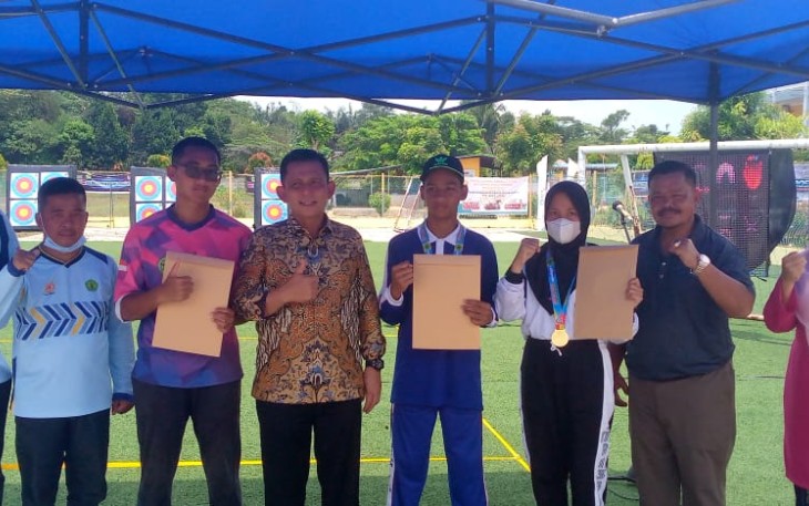 Gubernur Ansar Buka Kejuaraan Panahan Antar Pelajar di Sekolah Sultan Agung Batam, Taman Raya, Jl. M.Saleh, Belain, Kota Batam, Sabtu (26/03). 