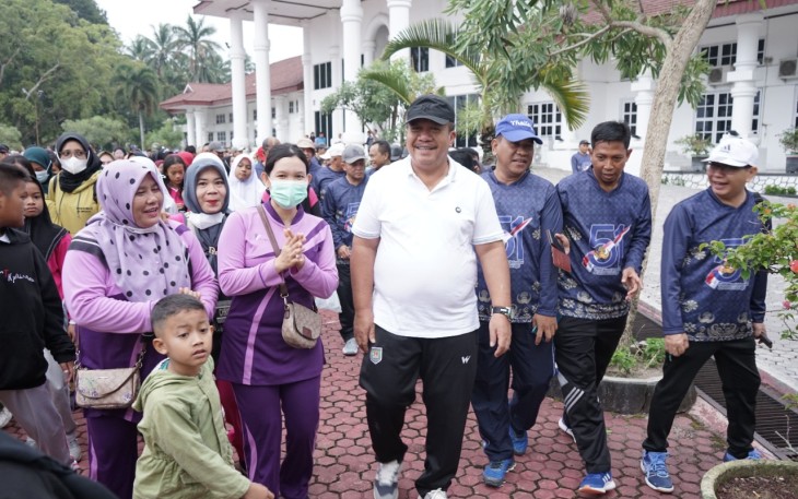 Wakil Bupati Asahan saat Lepas Peserta Gerak Jalan Santai