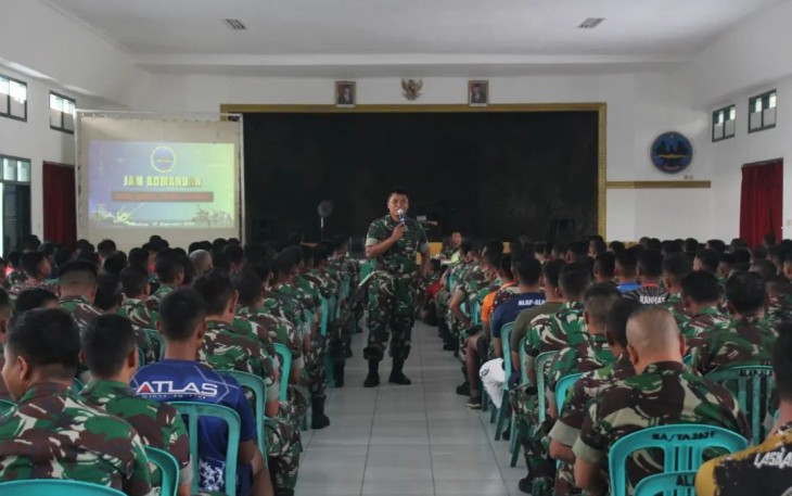 Danyon Arhanud 2 Kostrad saat berikan arahan terhadap prajurit