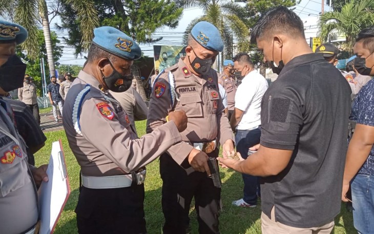 Pengecekan personil polres Bitung