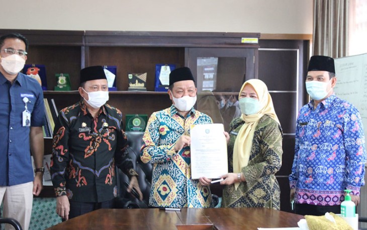 Rapat Koordinasi Pemanfaatan Data Penduduk untuk Pelayanan, di Ruang Rapat Dinas Dukcapil Provinsi Bengkulu, Kamis (7/4). 