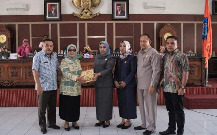 Wabup Labuhanbatu saat Ikuti Pembahasan Ranperda APBD 