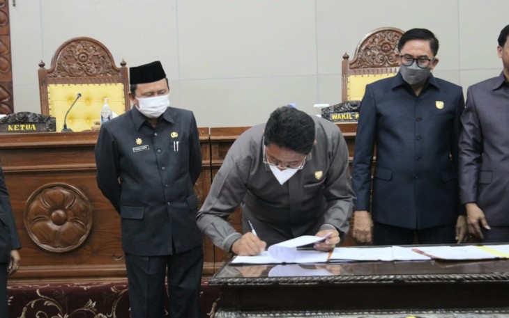 Penandatanganan Berita Acara Keputusan Bersama Reperda Jadi Perda