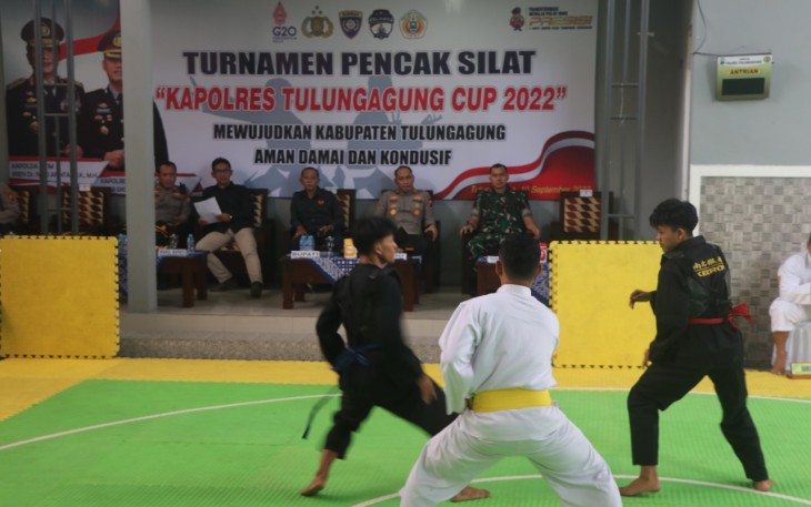 Dandim Tulungagung saat Dampingi Bupati Hadiri Turnamen Pencak Silat Remaja Kapolres Tulungagung Cup 2022