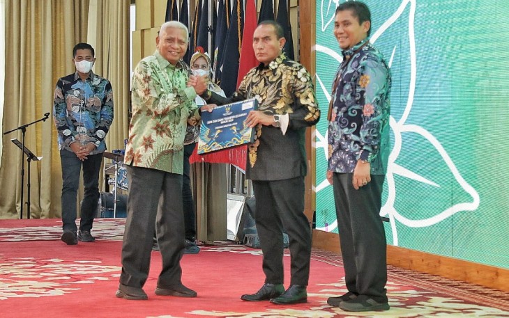 Bupati Asahansaat  Ikuti Penyerahan DIPA dan TKD Oleh Gubsu