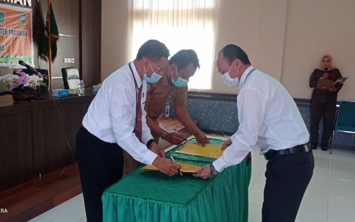 Kejari Pasaman saat teken MoU Dengan RSUD Lubuk Sikaping