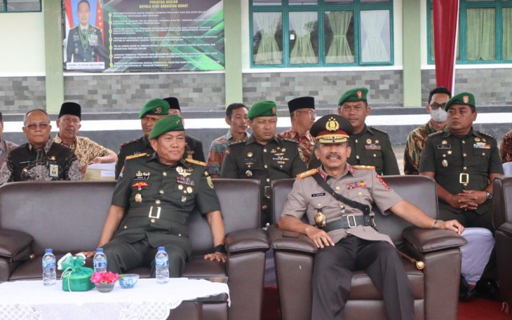 Kapolda Bengkulu saat Hadiri Sertijab Danbrigif 8/GC