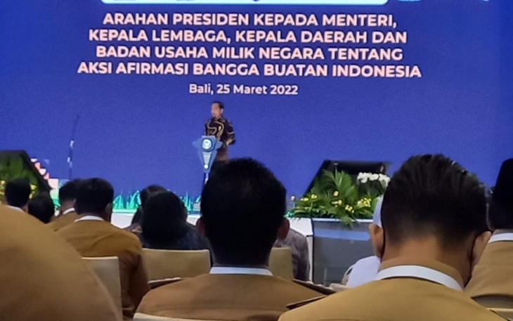 Wakil Walikota Bitung Hengky Honandar SE bersama peserta lainnya saat mengikuti kegiatan arahan Presiden RI Ir Joko Widodo