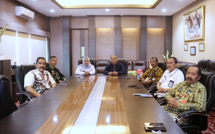 Wabup Blora Tri Yuli Setyowati meninjau pelaksanaan seleksi kompetensi di gedung Poltekkes Kemenkes Surakarta.