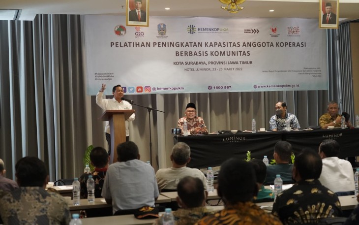 Pelatihan Peningkatan Kapasitas dan Kualitas SDM Perkoperasian PPKL dan Pelatihan Pengelola serta Pengurus Koperasi TKBM di Surabaya, Rabu (23/3). 