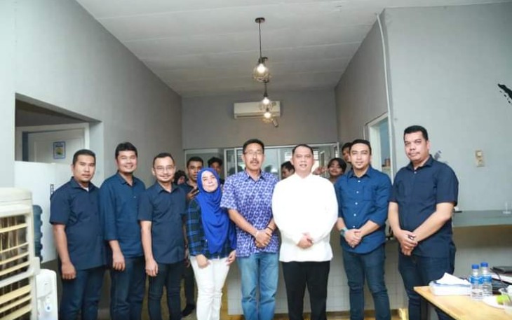 Bupati Labuhanbatu dr. H. Erik Adtrada Ritonga MKM saat hadiri Grand Opening Diksi Caffee