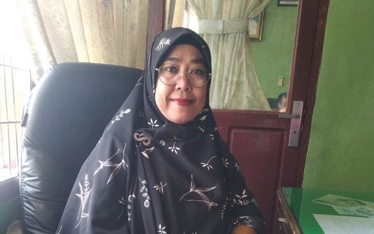 Kabid Pendidikan Dayah Dinas Syariat Islam dan Pendidikan Dayah Kabupaten Aceh Singkil, Putri Zuliana S.Pd, saat ditemui wartawan diruang kerjanya.