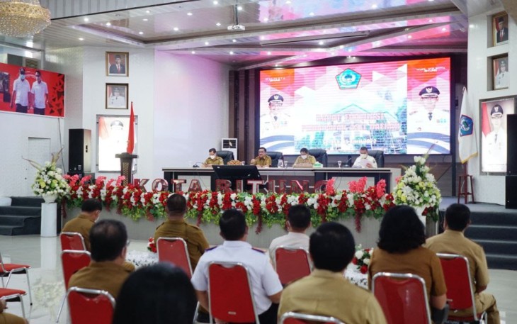 Foto kegiatan Rapat Evaluasi PAD yang di pimpin oleh walikota Bitung Maurits Mantiri di dengan di dampingi oleh Wakil Walikota Bitung Hengky Honandar.