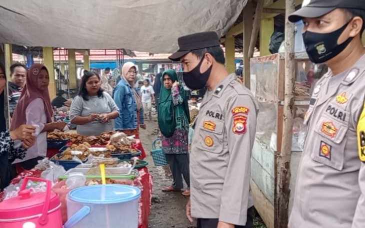 Anggota Polsek Seluma saat Patroli Kawasan Pasar