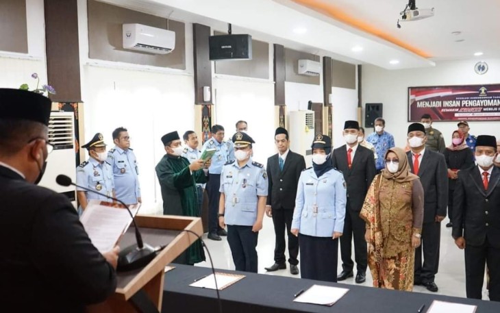 Dua ASN Satpol PP Damkar Dilantik dan diambil Sumpah menjadi PPNS oleh Kakanwil Kemenkum HAM Sumbar.