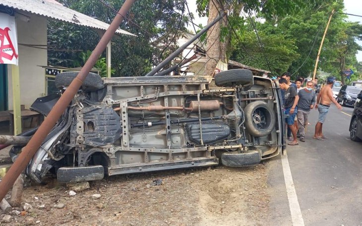 Pasca evakuasi mobil terbalik