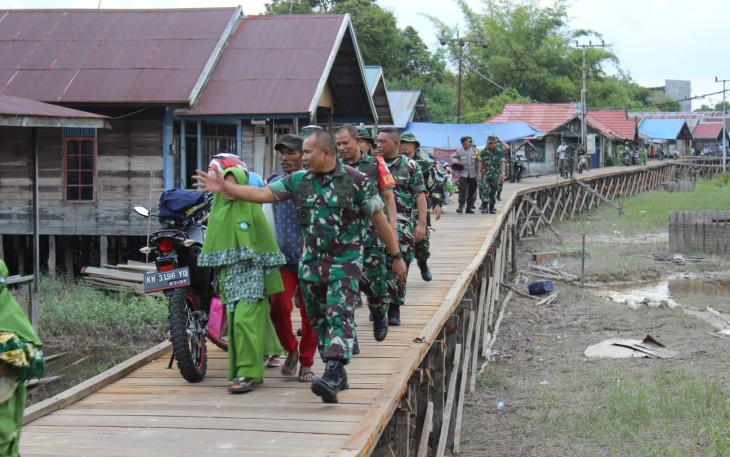 Aster Kasdam XII/Tanjungpura saat Kunjungi Lokasi TMMD ke 115 Kodim 1016/Palangka Raya 