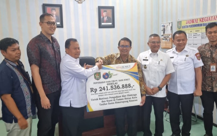 Pemkab Asahan saat Terima CSR dari PT Bank Sumut