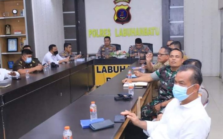 Forkopimda Labuhanbatu saat ikuti Rakor Pengendalian Inflasi Dampak Kenaikan BBM 