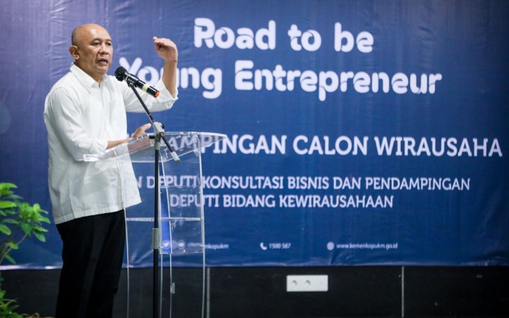 MenKopUKM Teten Masduki pada acara Road to be Young Entrepreneur (Pra Pendampingan Wirausaha) di Denpasar, Bali, Senin (14/11).