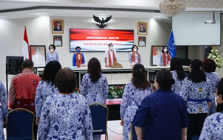 Wakil Walikota Bitung Hengky Honandar SE saat membuka kegiatan musyawarah IWAPI Bitung.