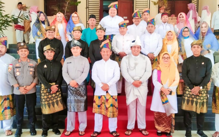 Ketua, Wakil Ketua beserta Anggota DPRD kabupaten Bintan bersama FKPD Kabupeten Bintan dan OPD Bintan saat foto bersama
