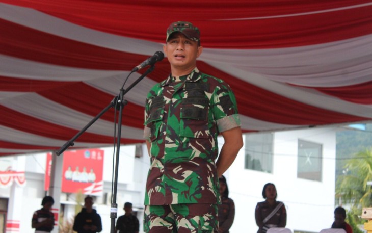 Dandim 1310/Bitung saat memberikan arahan kepada personil yang akan melaksanakan pengamanan pada even FPSL Kota Bitung