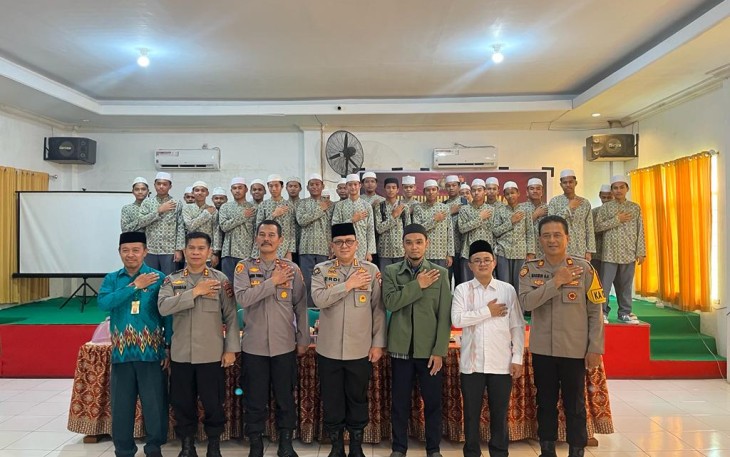 Tim Divisi Humas Polri saat silaturahmi di Pondok Pesantren Nahdlatul Ulum, Sulawesi Selatan